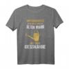 Alter Mann mit Giesskanne Garten Gärtner Schrebergarten T-Shirt - Lustiges Geschenk für Hobbygärtner, Rentner, Opa & Papa