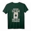 Unterschätzen Sie niemals einen alten Mann, der Poker spielt T-Shirt  Lustiges Geschenk für Pokerfans und Casinospieler