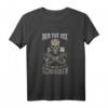 Der tut nichts, der will nur Schrauben - KFZ Werkstatt T-Shirt Geschenk für Mechaniker, Bastler & Handwerker