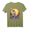 Astronaut Finding Mushrooms - Lustiges und cooles Natur- und Magie-Design T-Shirt für Pilz-Fans und Naturliebhaber