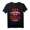 Geselle Ausbildung Gesellenprüfung T-Shirt - Klassisch geschnitten, doppelt genähter Saum, perfekt für den Abschluss und die Prüfung