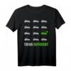 Think Different Elektroauto T-Shirt mit Klimaschutz-Spruch  Geschenkidee für E-Auto und Plug-In Hybrid Fahrer zu Weihnachten oder Geburtstag