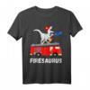 Feuerwehr Dinosaurier T-Shirt für Kinder - Firesaurus mit T-Rex auf Feuerwehrauto, perfektes Geschenk für kleine Feuerwehrfans & Dinosaurierliebhaber