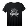 Die Garage Ruft Kfz Mechaniker Schrauber Auto Mechaniker T-Shirt  Perfektes Geschenk für Hobby Schrauber, Oldtimer Fans & Werkstattteams
