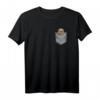 Lustiges Faultier in der Brusttasche T-Shirt  Einzigartiges Faulenzer Shirt für Tierliebhaber, Geburtstags- und Weihnachtsgeschenk