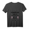 Lustiges Camping Wein T-Shirt mit V-Ausschnitt  Witziges Design für Wein- und Campingliebhaber bei Urlaub, Weingutbesuch & Freizeit