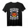 Deutscher durch Geburt Ossi durch die Gnade Gottes T-Shirt  Lustiges DDR Design für Ostdeutsche mit Humor