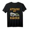 Attacke mit Kacke Traktor Bauer Landwirt T-Shirt - Lustiges Geschenk für Bauern, Landmaschinenliebhaber & Landarbeiter