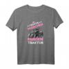Damen Echte Mädchen Fahren Traktor T-Shirt  Geschenkidee für Landwirtinnen, Bäuerinnen und Landwirt-Frauen zum Geburtstag, Weihnachten, Oma, Mama, Schwester oder Tante