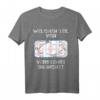Lustiges Eis Hockey Spruch Shirt für Fans, Spieler & Trainer  Klassisch geschnitten, doppelt genähter Saum