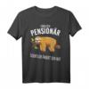 Pension Beamter mit Faultier - Lustiges Ruhestand T-Shirt für Beamte, Lehrer, Polizisten & Kollegen