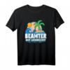 Beamter auf Lebenszeit T-Shirt mit Strandmotiv  Lustiges Geschenk für Beamte, Lehrer, Zollbeamte & Polizisten nach der Probezeit