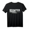 Beamter in Progress T-Shirt  Lustiges Geschenk für Beamte auf Probe, Beamte im öffentlichen Dienst & Verbeamtete