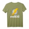 Elektriker Meister der Spannung T-Shirt  Lustiges Geschenk für Elektroniker, E-Auto Fahrer & Elektromobilitätsfans zum Geburtstag, Weihnachten & Vatertag