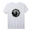Schwarze Krähe T-Shirt mit mystischem Rabenmotiv vor Vollmond  Ideal für Vogel- und Naturliebhaber mit magischem Interesse