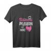 Damen Altenpflegerin Tätowierte Pflegerin mit Herz Pflegefachkraft T-Shirt  Lustiges Outfit für die Arbeit & Pflegepersonal-Geschenk