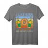 Beer Bitcoin 3 Personen Lustiges Crypto T-Shirt  Perfektes Geschenk für Bitcoin Fans, Trader und Investoren zu Geburtstagen, Vatertag, Muttertag & Weihnachten
