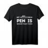 My Pen is bigger than yours Lustig Humor Ironie T-Shirt  Perfektes Geschenk für Bücherliebhaber, Leseratten und Literaturfans zu Geburtstag & Weihnachten