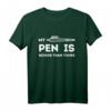 My Pen is bigger than yours Lustig Humor Ironie T-Shirt  Perfektes Geschenk für Bücherliebhaber, Leseratten und Literaturfans zu Geburtstag & Weihnachten