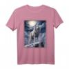 Ein einsamer Wolf steht auf einem schneebedecktem Hügel T-Shirt - Fantasie Kunst Design für Wolf Liebhaber & Tierfreunde