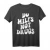 Lustiges Milf-Zitat T-Shirt - 'Do MILFS not drugs' für Muttertag, Geburtstagsgeschenk oder besonderen Anlass für Frauen mit Sinn für Humor