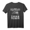 Panzerfahrer Tiger In Freier Wildbahn T-Shirt  Das perfekte Design für Panzerfans und Militärliebhaber