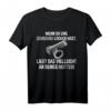 Lustiges T-Shirt mit Spruch 'Wenn du eine Schraube locker hast, liegt das vielleicht an deiner Mutter!'  Humorvolles Design für Männer und Frauen