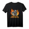 Schweißer T-Shirt mit Spruch 'Welding is like sewing with fire'  Lustiges Design für Schweißer und Metallarbeiter