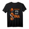 Basketball It's In My DNA T-Shirt  Lustiges Teamsport Geschenk für Basketballfans und Spieler zu Geburtstag, Weihnachten, Vatertag & mehr