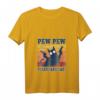 Damen Cat Pew Pew Maddafakas Lustiges Katzen T-Shirt mit Pistole - Humorvolles Geschenk für Katzenliebhaber, Freunde & Familie