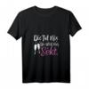 Damen Sekt T-Shirt - Lustiges Spruchshirt mit V-Ausschnitt für Geburtstage, Junggesellenabschiede & Sektliebhaberinnen
