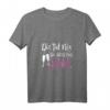 Damen Sekt T-Shirt - Lustiges Spruchshirt mit V-Ausschnitt für Geburtstage, Junggesellenabschiede & Sektliebhaberinnen