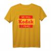 Vintage 'We Sell Kodak Film' Retro Fotografie T-Shirt mit klassischem Schnitt & doppelter Nähte