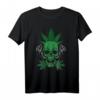 Totenkopf mit Hanf Blättern - Kiffer- und Stoner-T-Shirt für Weed Fans und Cannabis-Enthusiasten