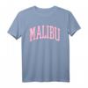 Preppy Varsity Pink Malibu California T-Shirt für Frauen und Teen Girls - Retro Y2K Style & Trendiges Fashion-Design