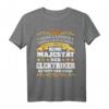 Lustiges Seine Majestät Der Elektriker Elektroniker Spruch T-Shirt  Originelles Geschenk für Elektriker, Elektroniker & Elektrotechniker zu Geburtstag, Weihnachten & Vatertag