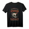 What Doesn't Kill You Only Makes You Stronger - Lustiges Elektriker T-Shirt mit Zitat für Beruf, Motivation & Humor