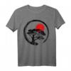 Buddhistische Zen T-Shirt mit Bonsai Baum und Kalligraphie - Japanisches Design für Kunst- und Kulturbegeisterte