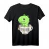 Cute T-Rex Dinosaur T-Shirt mit Teetasse - Lustiges Kawaii Dino Design für Dinosaurier- und Teeliebhaber, Witziges Geschenk