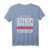 Strom Sparen Verbrenner Fahren Dieselfahrer LKW - Lustiges KFZ T-Shirt für Auto Fans, Mechaniker & Umweltbewusste