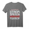 Strom Sparen Verbrenner Fahren Dieselfahrer LKW - Lustiges KFZ T-Shirt für Auto Fans, Mechaniker & Umweltbewusste