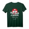Lustiges Nachtschicht T-Shirt für Krankenschwestern & Pflegepersonal  Das perfekte Geschenk für Pflegekräfte mit Humor