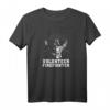 Freiwilliger Feuerwehrmann Feuerwehr T-Shirt mit Feuerwehrauto & Spruch  Lustiges Geschenk für Feuerwehrleute & Weihnachten