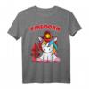 Feuerwehrmann Einhorn mit rotem Feuerwehrhelm T-Shirt  Perfektes Geschenk für Feuerwehrleute, Sanitäter und Feuerwehr-Fans