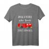 Just A Girl Who Loves Fire Trucks Feuerwehrfrau T-Shirt  Perfektes Geschenk für Feuerwehrfrauen & Rettungskräfte