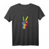Love Peace Hands T-Shirt mit Regenbogen Herz für Gleichheit, Pride & Stolz  Klassisch geschnitten, doppelt genähter Saum