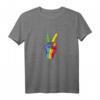 Love Peace Hands T-Shirt mit Regenbogen Herz für Gleichheit, Pride & Stolz  Klassisch geschnitten, doppelt genähter Saum