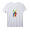 Love Peace Hands T-Shirt mit Regenbogen Herz für Gleichheit, Pride & Stolz  Klassisch geschnitten, doppelt genähter Saum