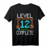 Level 12 Complete Gaming T-Shirt zum 12. Geburtstag für Jungen - Perfektes Geschenk für Videospiel-Zocker, Bergbauer und Abenteurer
