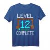 Level 12 Complete Gaming T-Shirt zum 12. Geburtstag für Jungen - Perfektes Geschenk für Videospiel-Zocker, Bergbauer und Abenteurer
